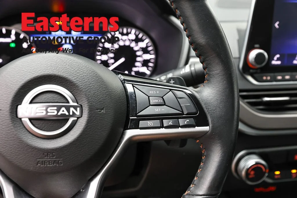 Used 2023 White Nissan 2.5 SR image 16