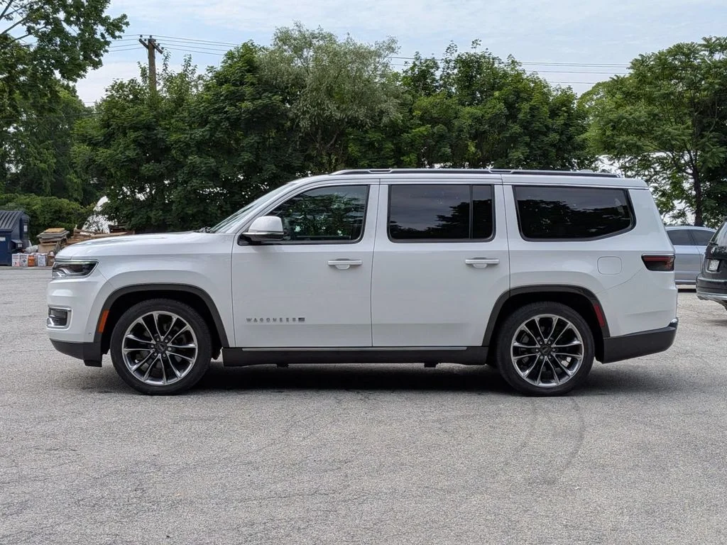 Used 2022 White Jeep Series III image 11