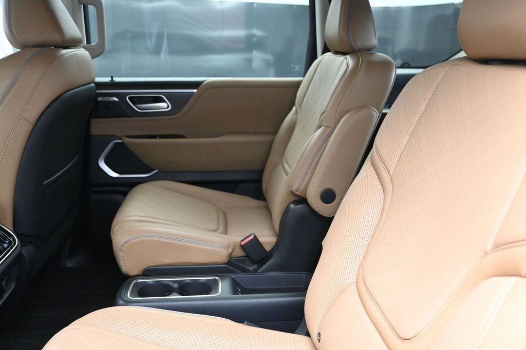 New 2026 RADIANT WHITE INFINITI Luxe 2WD image 17