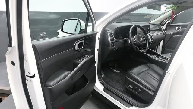 Used 2021 White Kia EX image 31