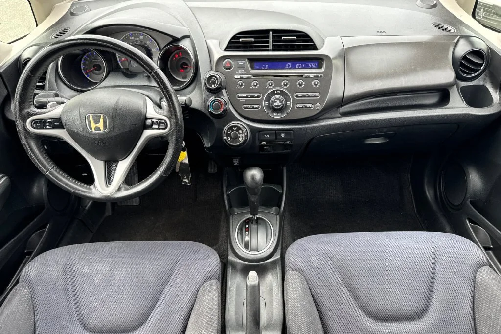 Used 2013 Taffeta White Honda Sport image 16