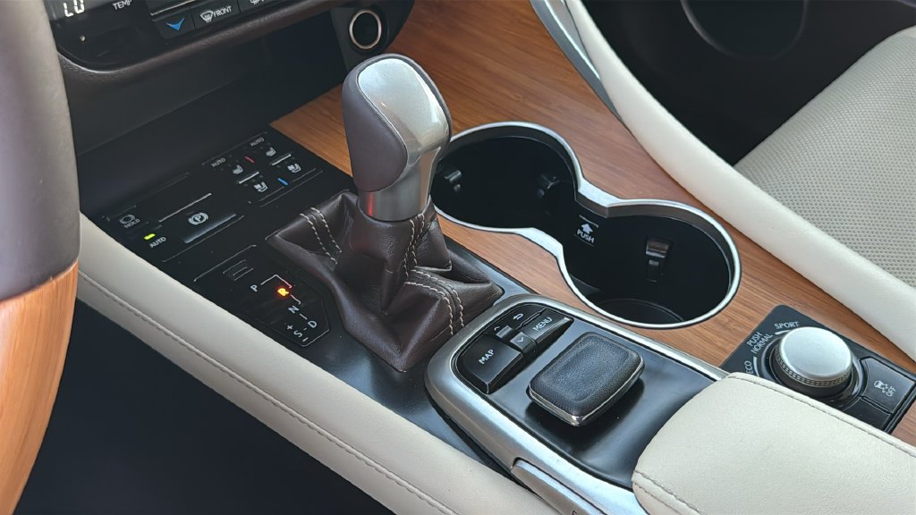 Used 2016 Red Lexus 350 image 30