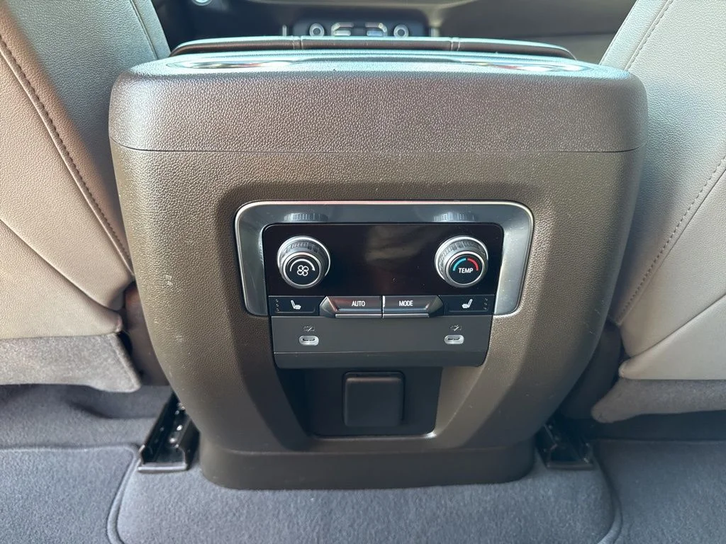 Used 2023 Red Chevrolet Z71 image 29