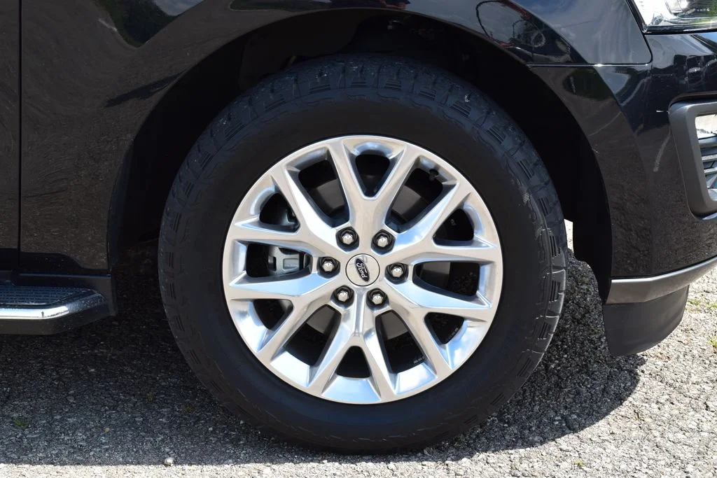 Used 2020 Agate Black Metallic Ford XLT image 4