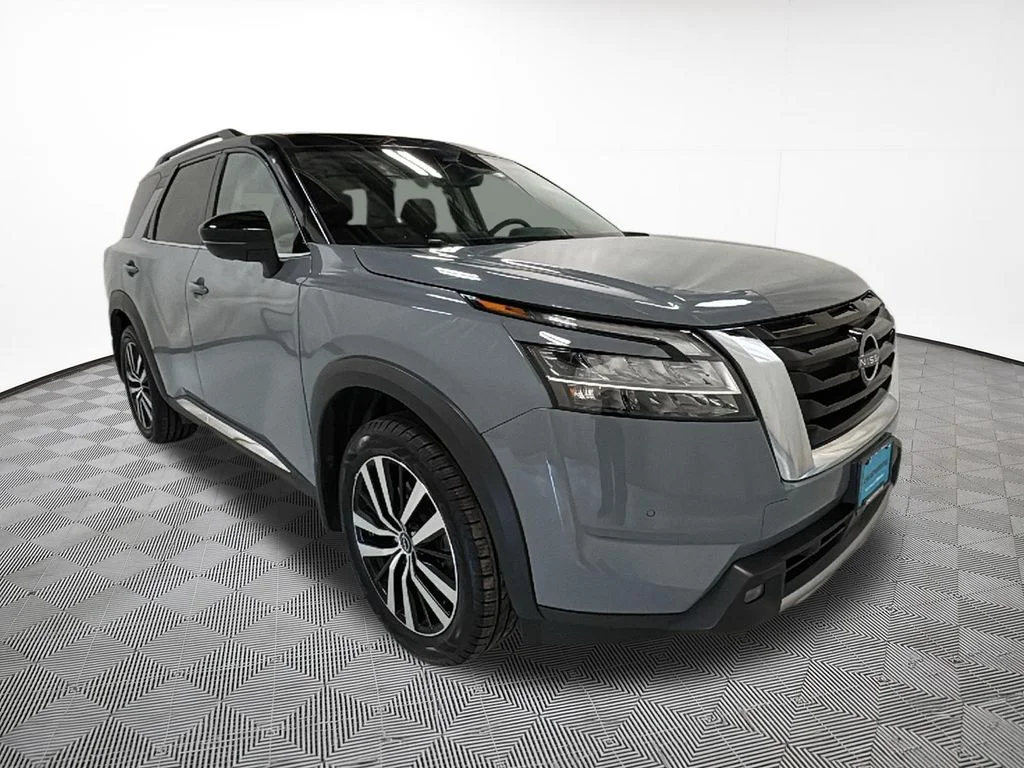 Used 2024 Gray Nissan Platinum image 4