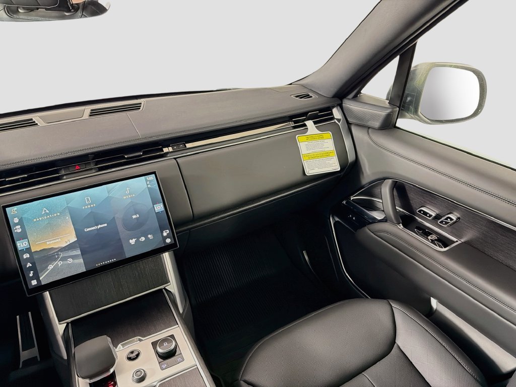 New 2027 Fuji White Land Rover SE image 25