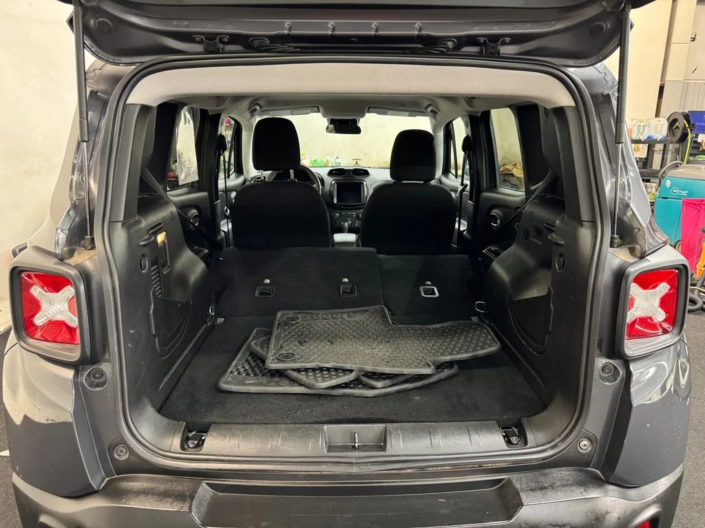 Used 2023 Gray Jeep Latitude image 7