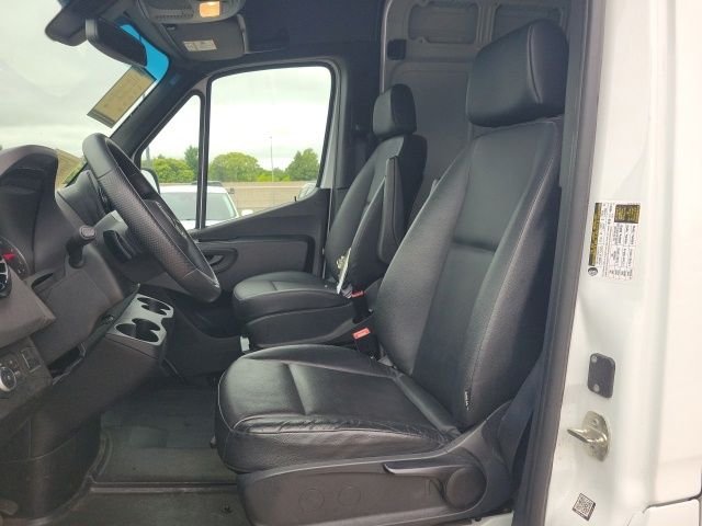 Used 2025 White Mercedes-Benz Cargo 144 WB image 12