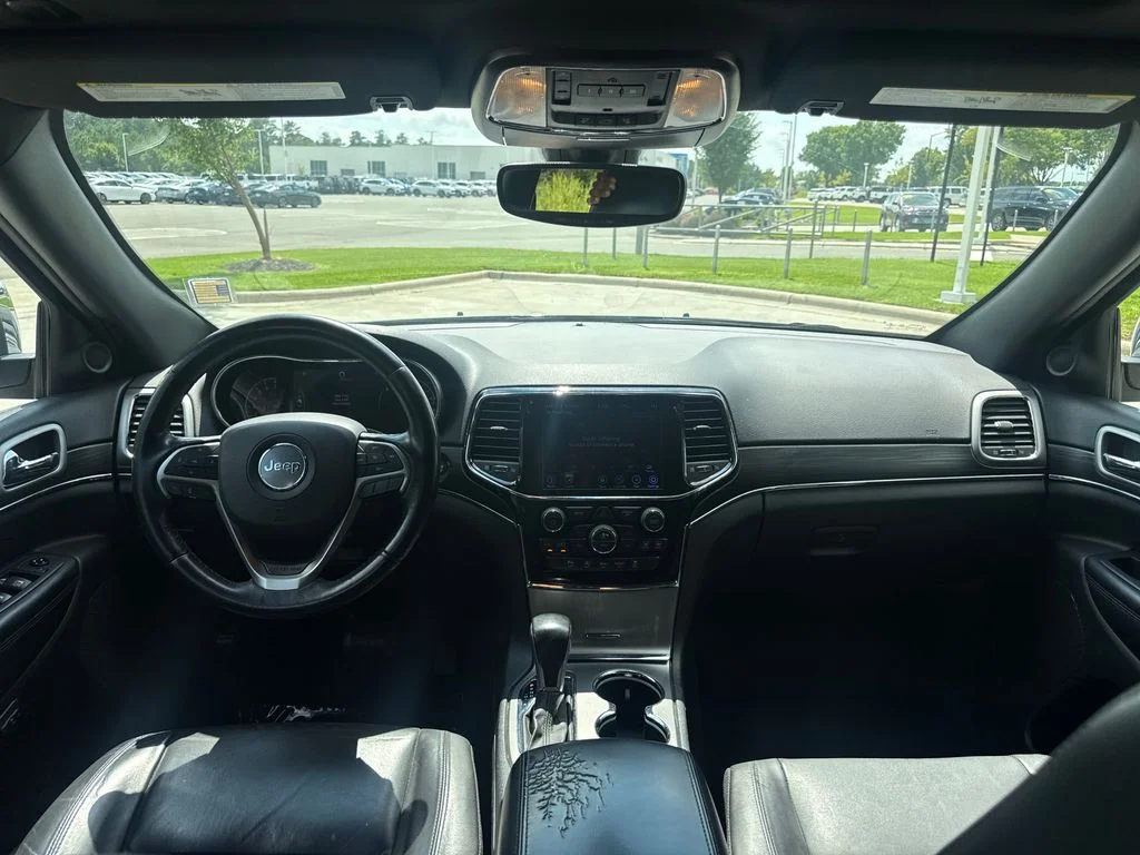 Used 2020 Diamond Black Jeep Limited image 16