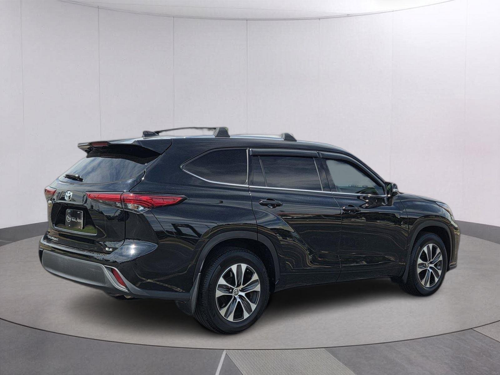 Used 2021 Midnight Black Metallic Toyota XLE image 5