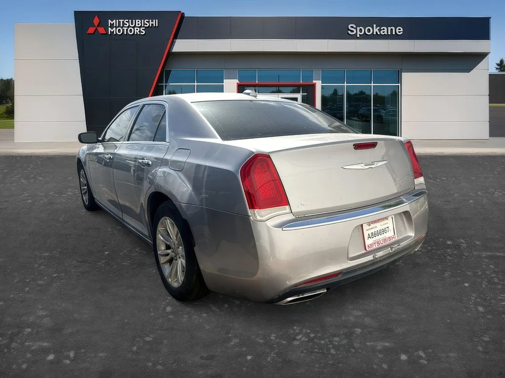Used 2016 Billet Silver Metallic Clearcoat Chrysler 300C image 4