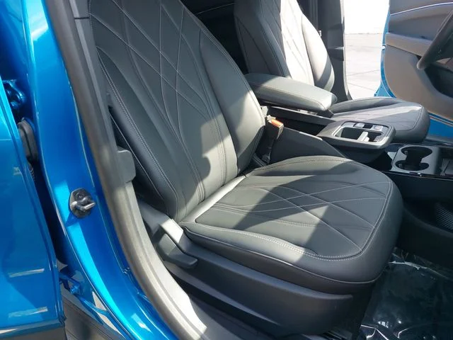 Used 2025 Blue Ford Select image 10