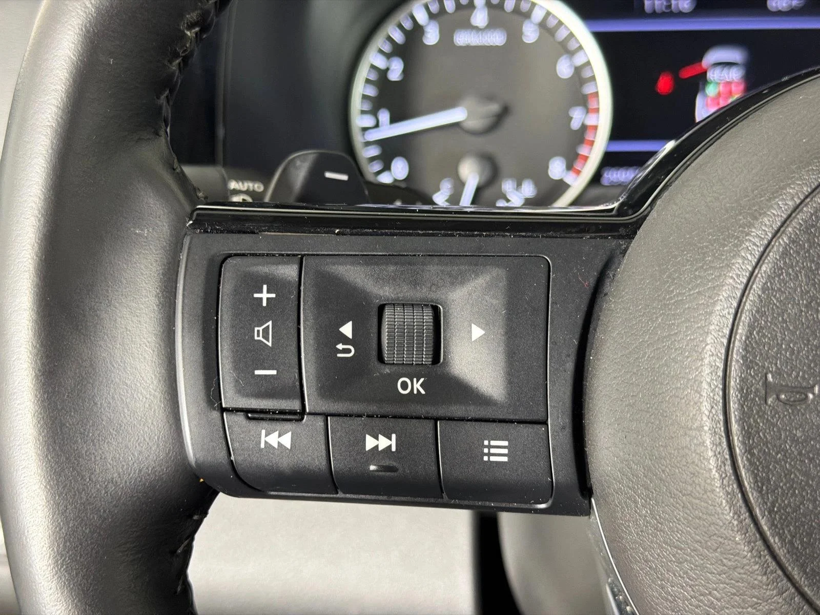 Used 2025 Black Nissan SL image 26