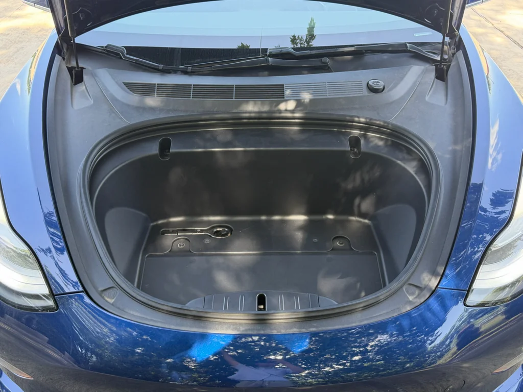 Used 2020  Tesla Standard Range image 29