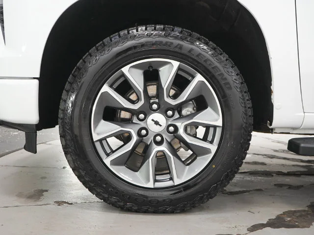 Used 2024 Summit White Chevrolet RST image 28