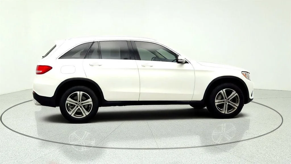 Used 2018 Polar White Mercedes-Benz GLC 300 4MATIC® SUV image 4