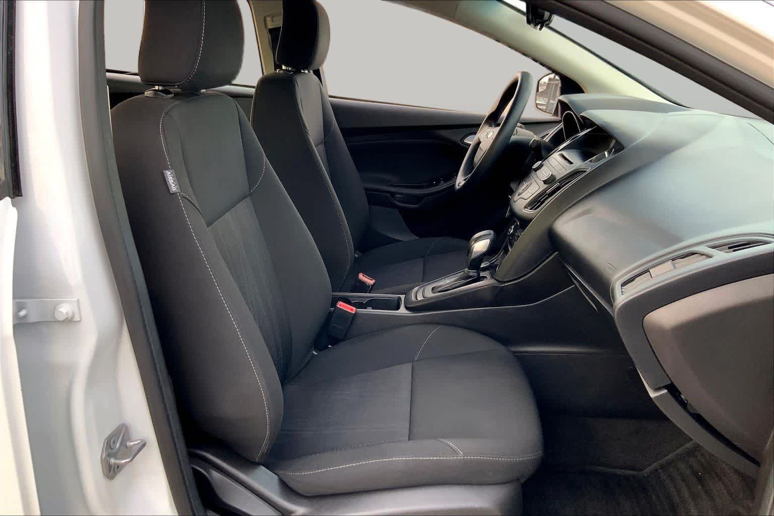 Used 2017 Oxford White Ford SE image 9