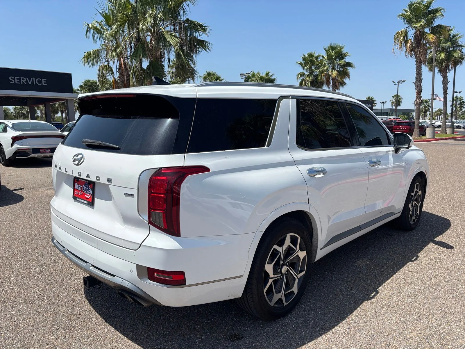 Used 2022 White Hyundai Calligraphy image 3