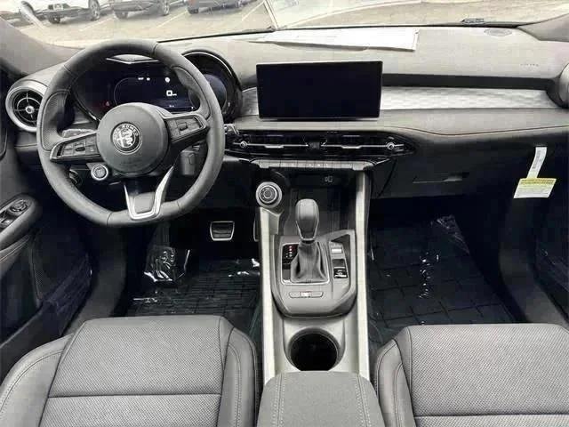 New 2025 Milano White Exterior Paint Alfa Romeo  image 7