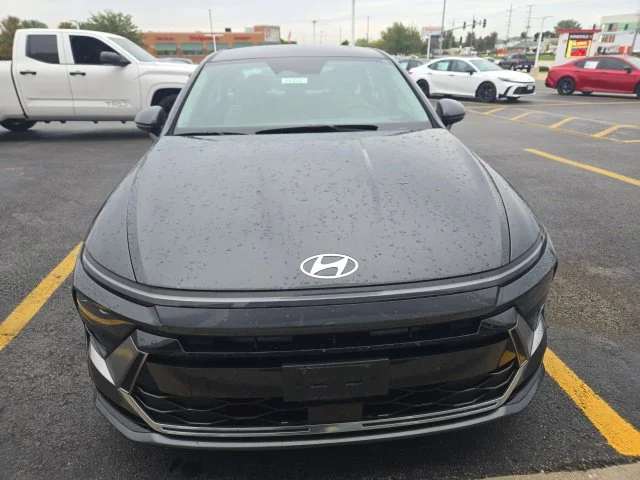 Used 2025 Gray Hyundai SEL image 2