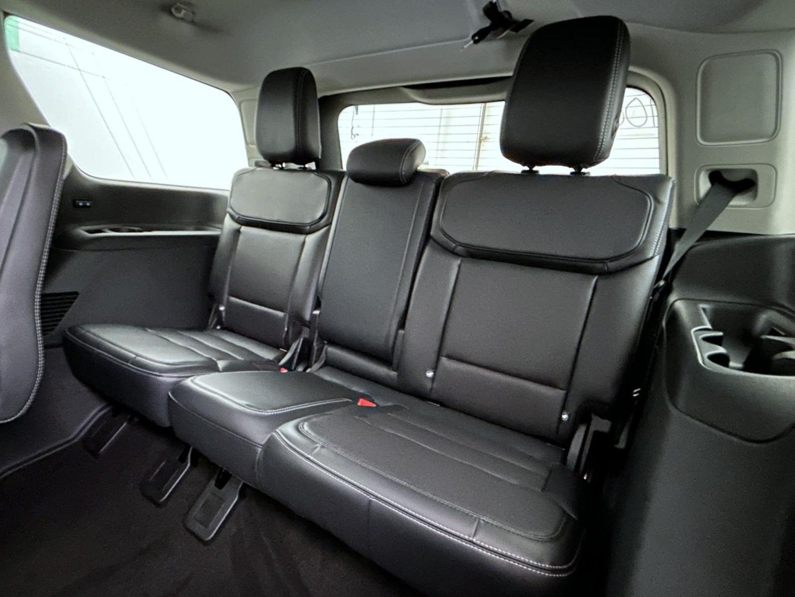 New 2027 Glacier Gray Metallic Tri-Coat Ford Platinum image 21