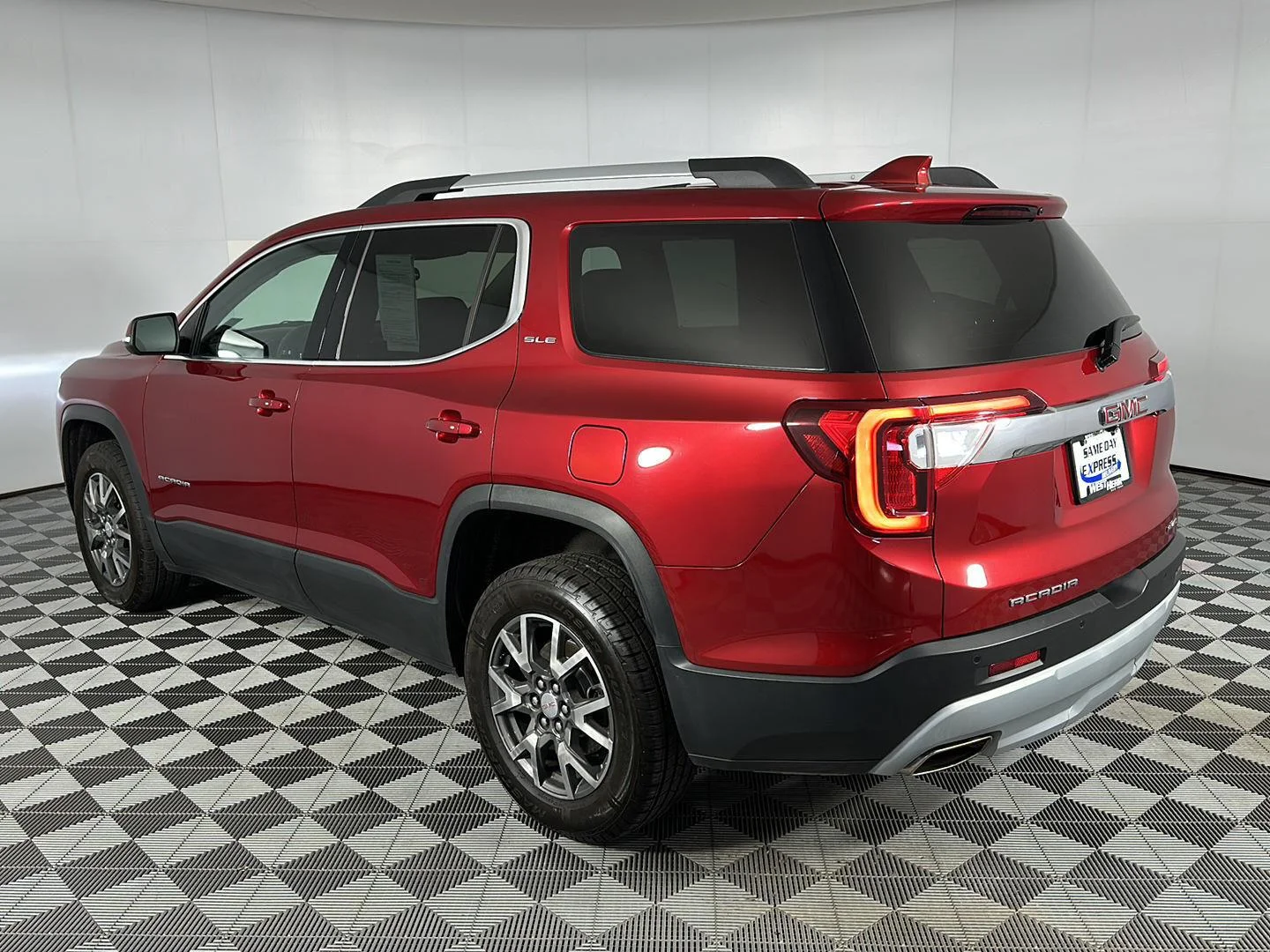 Used 2021 Cayenne Red Tintcoat GMC SLE image 6