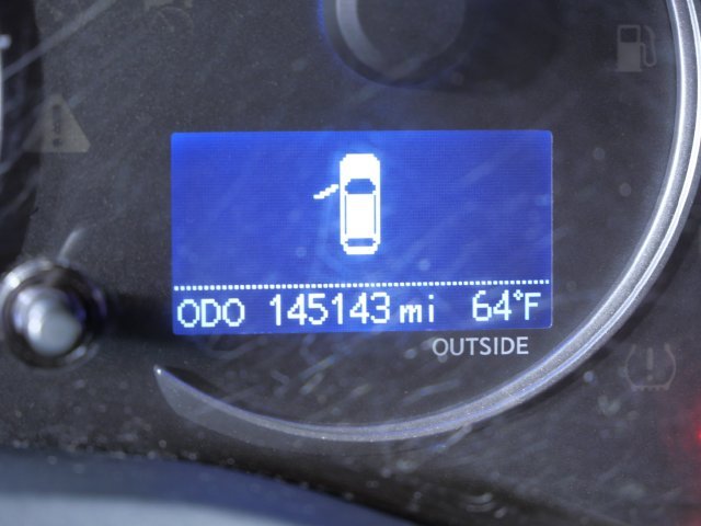 Used 2013 Black Lexus 200h image 32