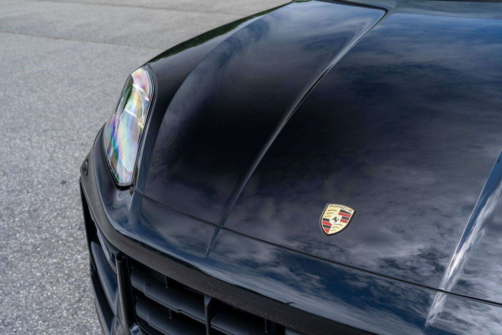 New 2026 Chromite Black Metallic Porsche E-Hybrid Coupe image 19