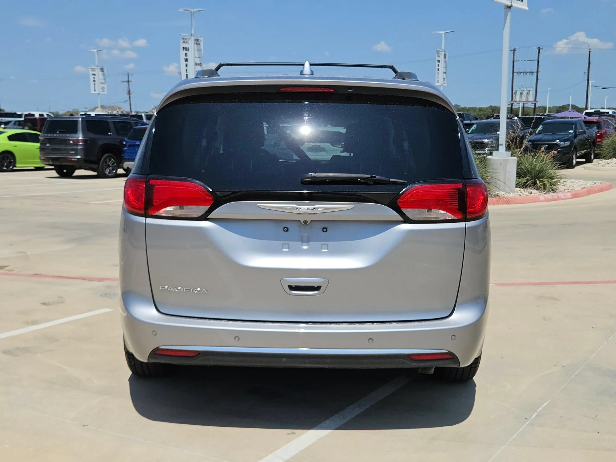 Used 2020 Silver Chrysler Touring L image 4