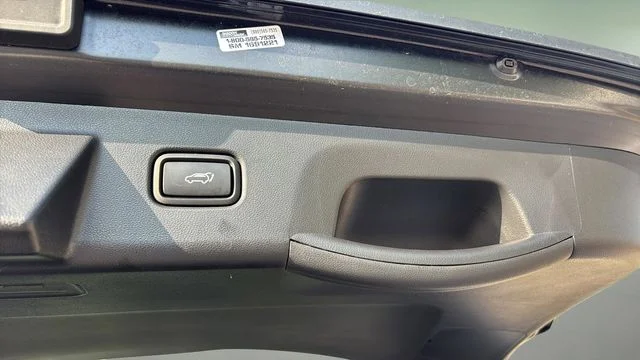 Used 2025 Black Hyundai SEL Convenience image 34