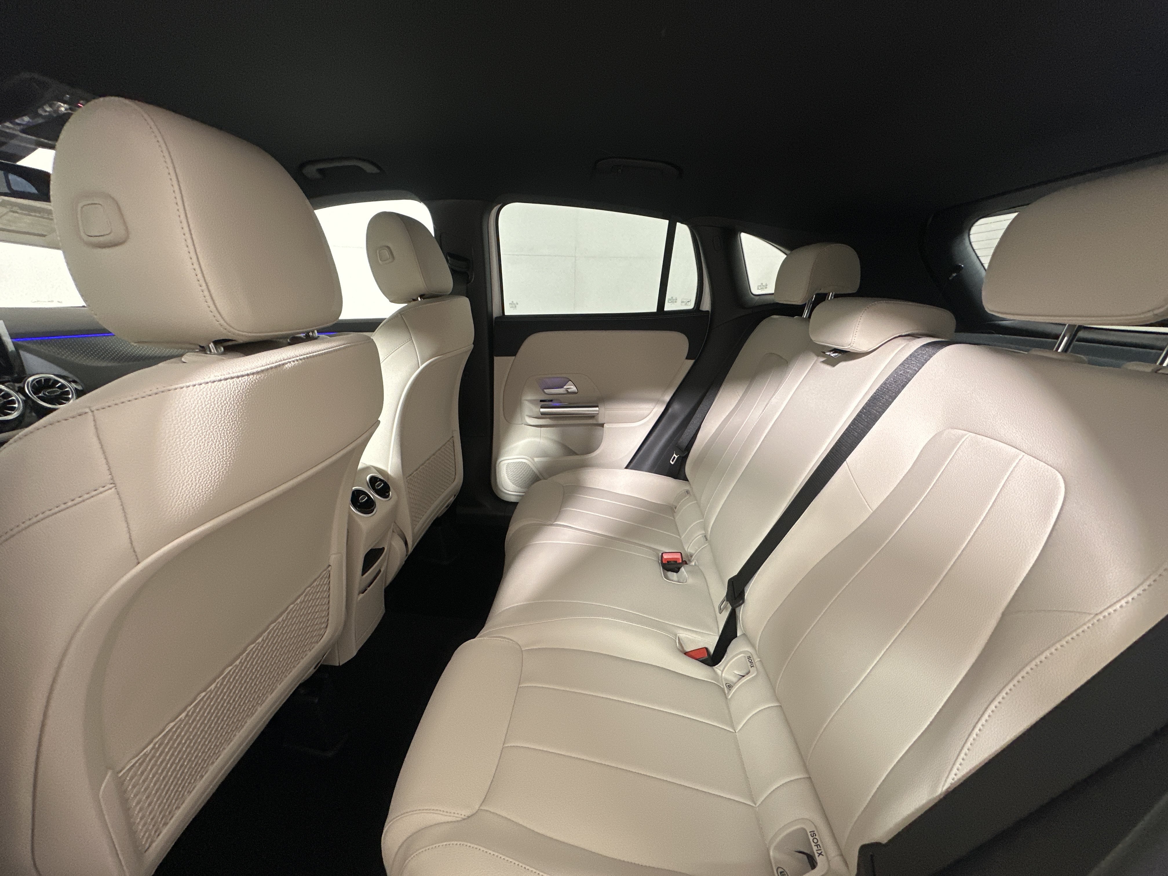 New 2026 POLAR WHITE Mercedes-Benz GLA 250 image 23