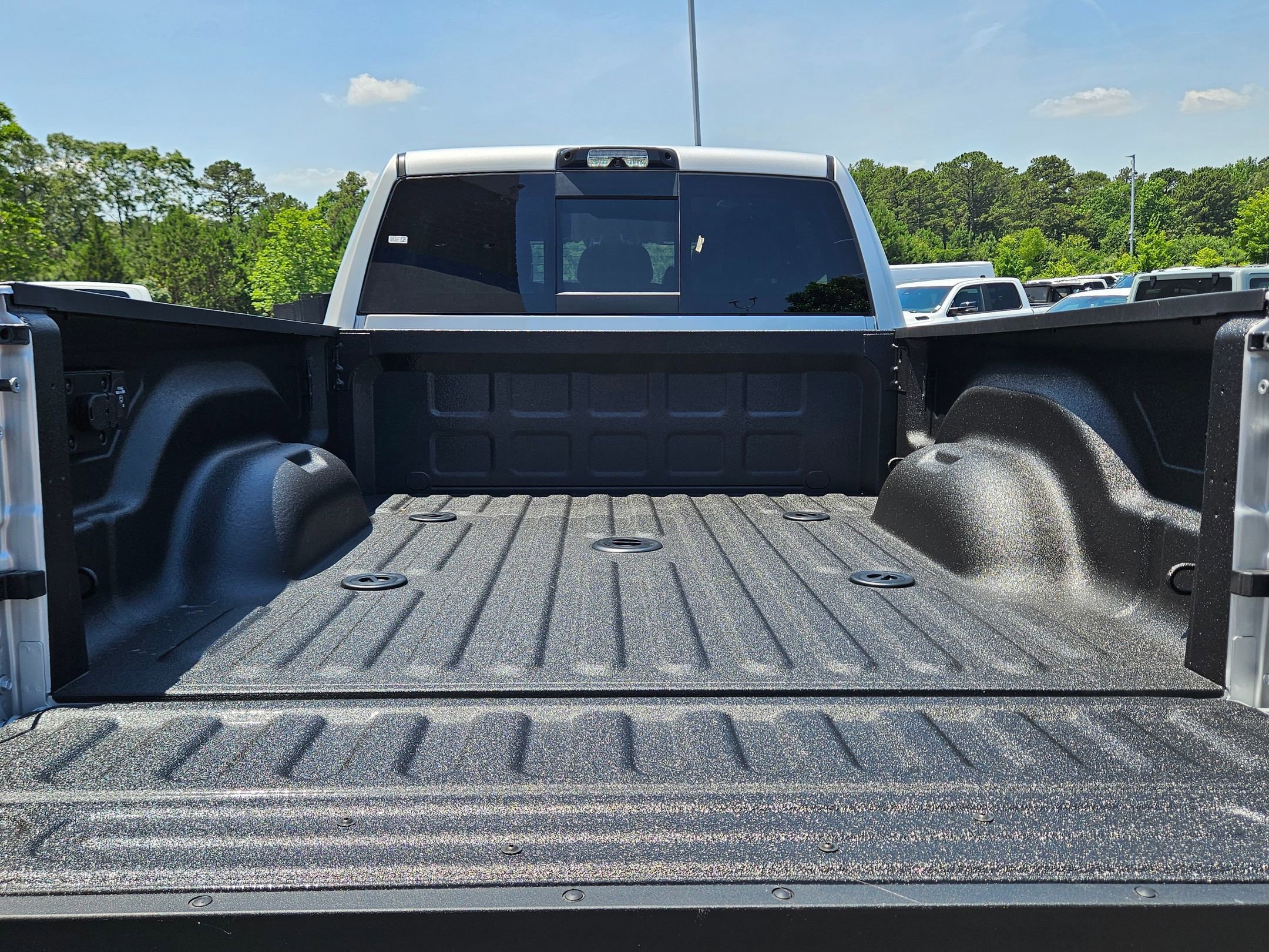 New 2026 Silver-Zynith Exterior Paint RAM Laramie image 25