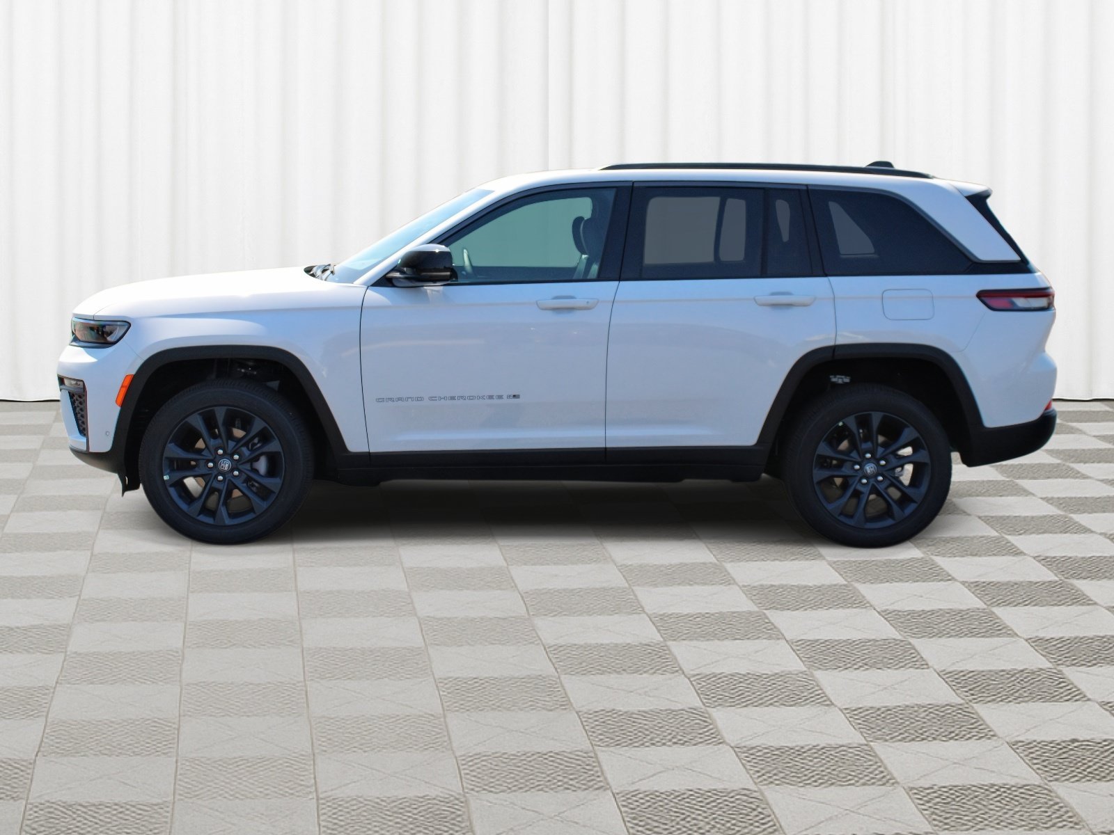 New 2026 Bright White Clear-Coat Exterior Paint Jeep 85th Anniversary Edition image 37