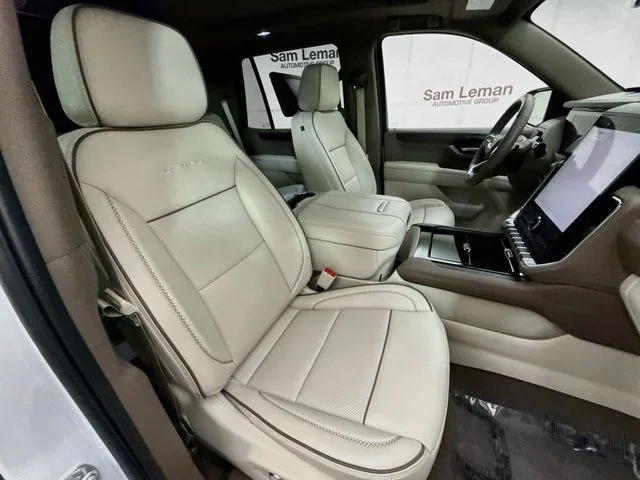 Used 2025 White GMC Denali image 32