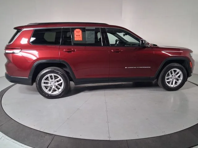 Used 2024 Red Jeep Laredo image 3