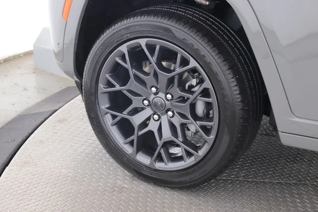 New 2027 Sting-Gray Clear-Coat Paint Jeep Summit image 13