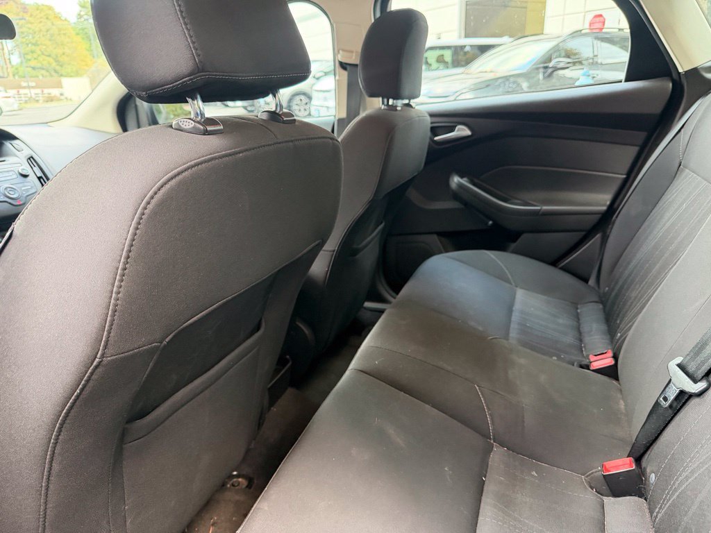Used 2017 Magnetic Ford SE image 13