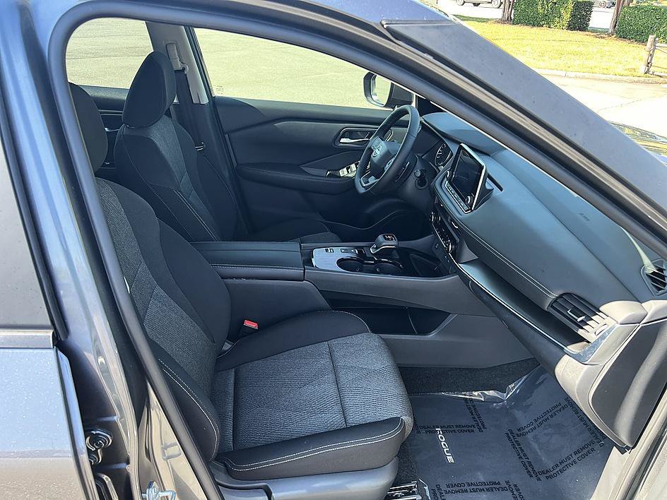 Certified Used 2025 Gun Metallic Nissan SV image 17