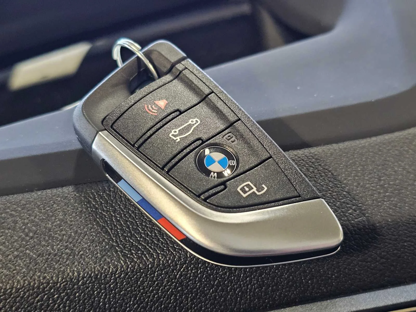New 2026 Black Sapphire Metallic BMW xDrive40 image 38