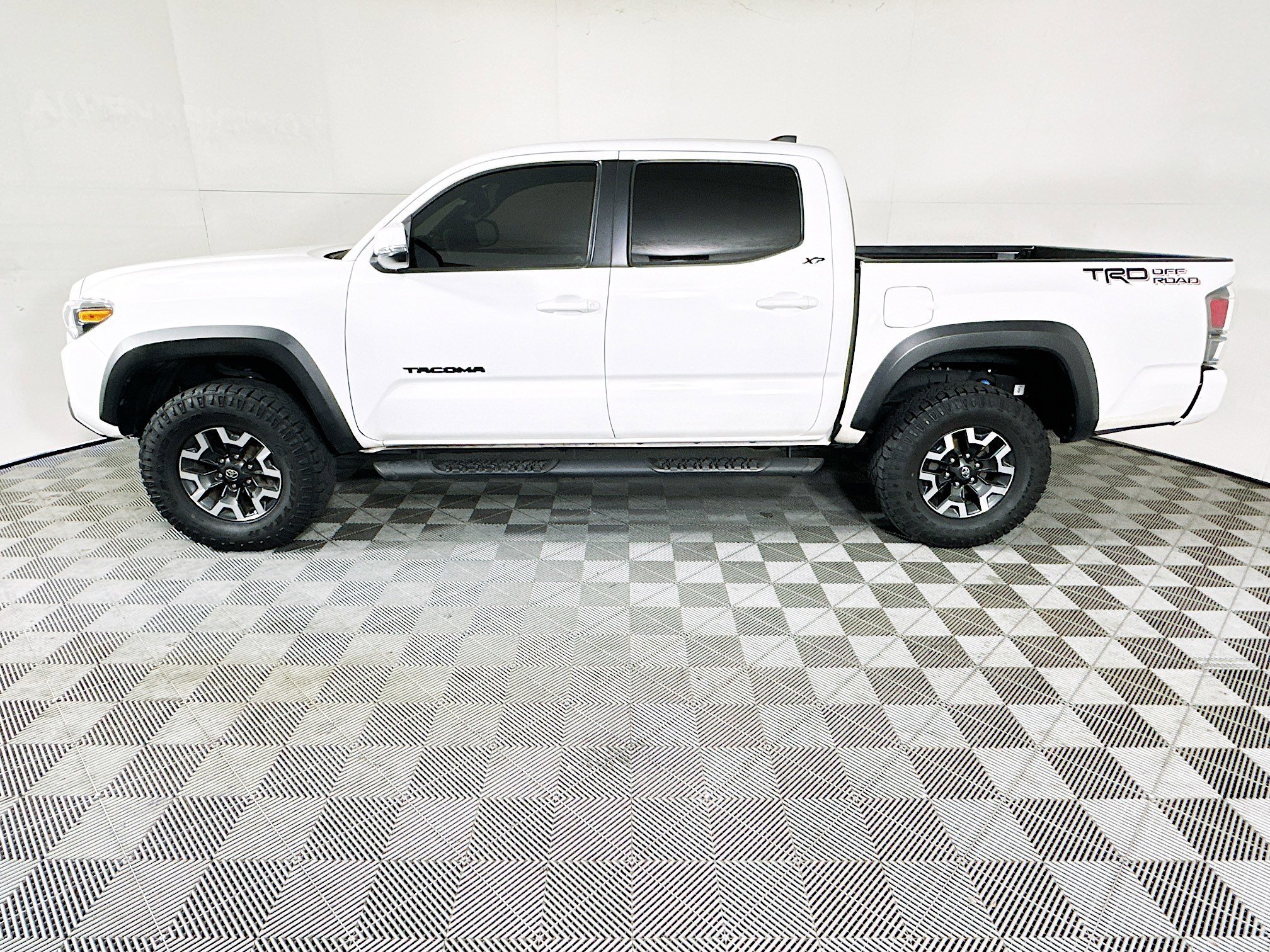 2023 Toyota Tacoma thumbnail 8