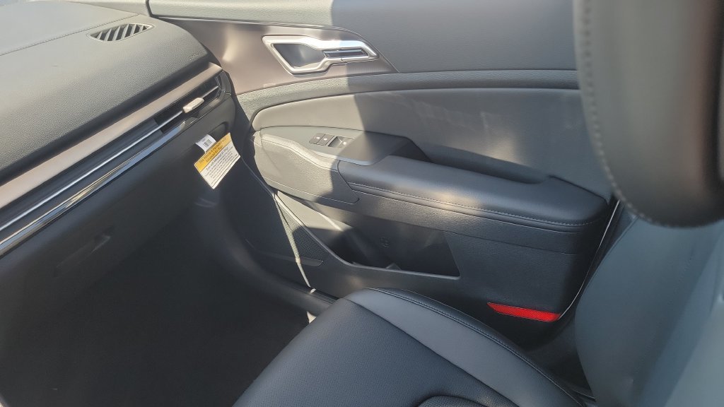 New 2027 Glacial White Pearl Kia EX image 13