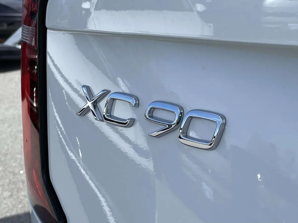 New 2026 Crystal White Volvo Plus image 28