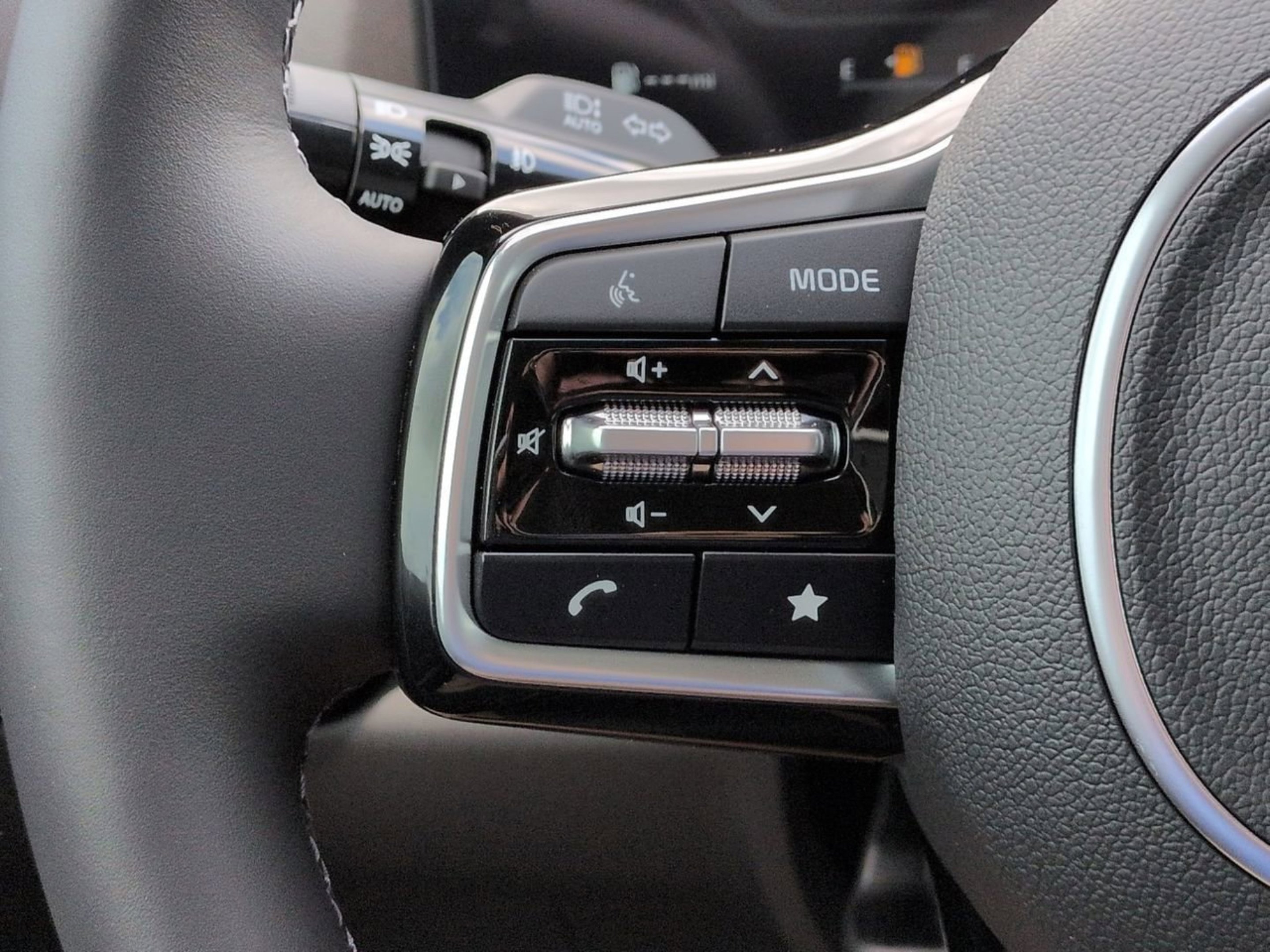 New 2026 Ceramic Silver Kia SX Prestige image 24