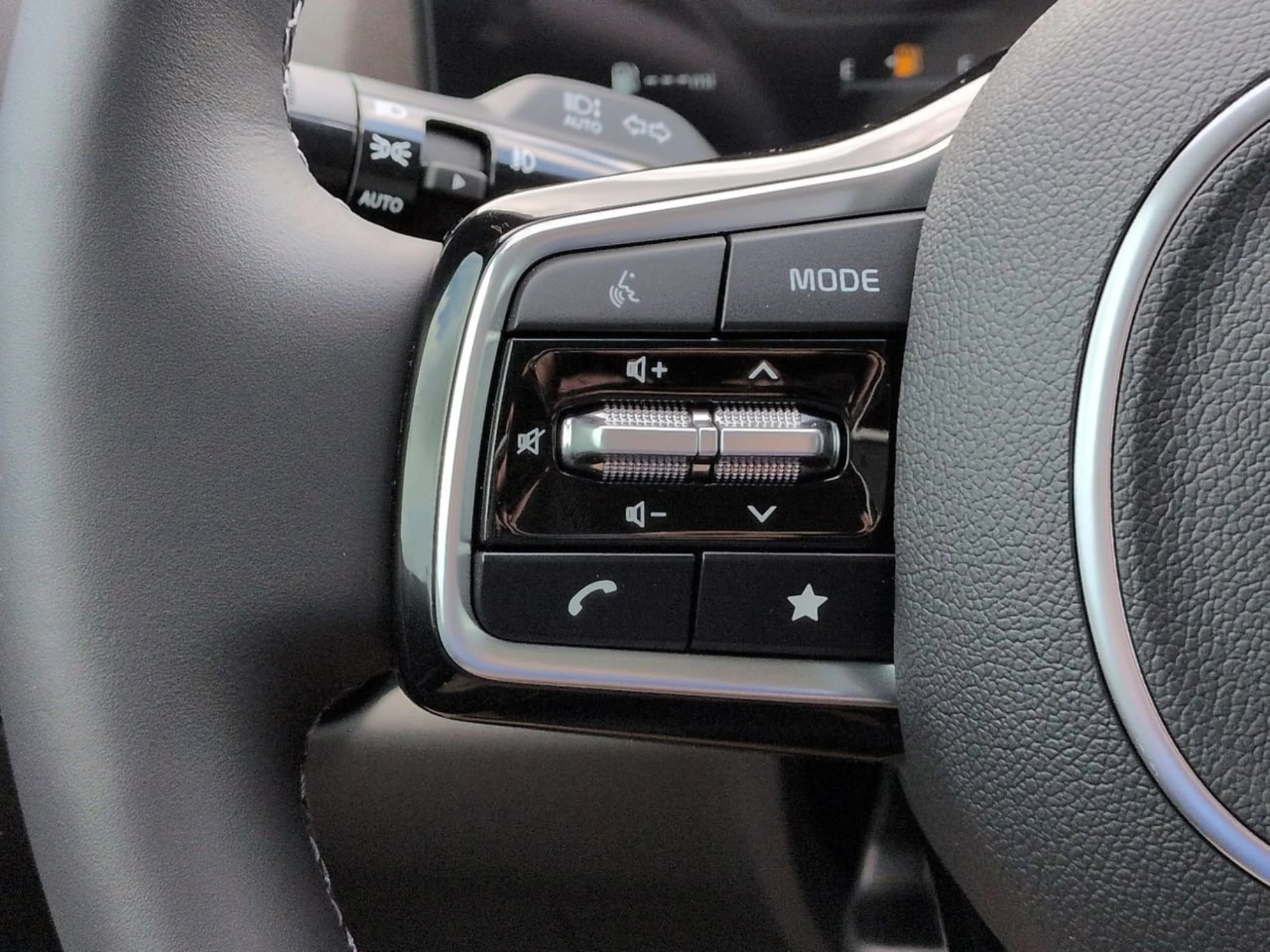 New 2026 Ceramic Silver Kia SX Prestige image 24