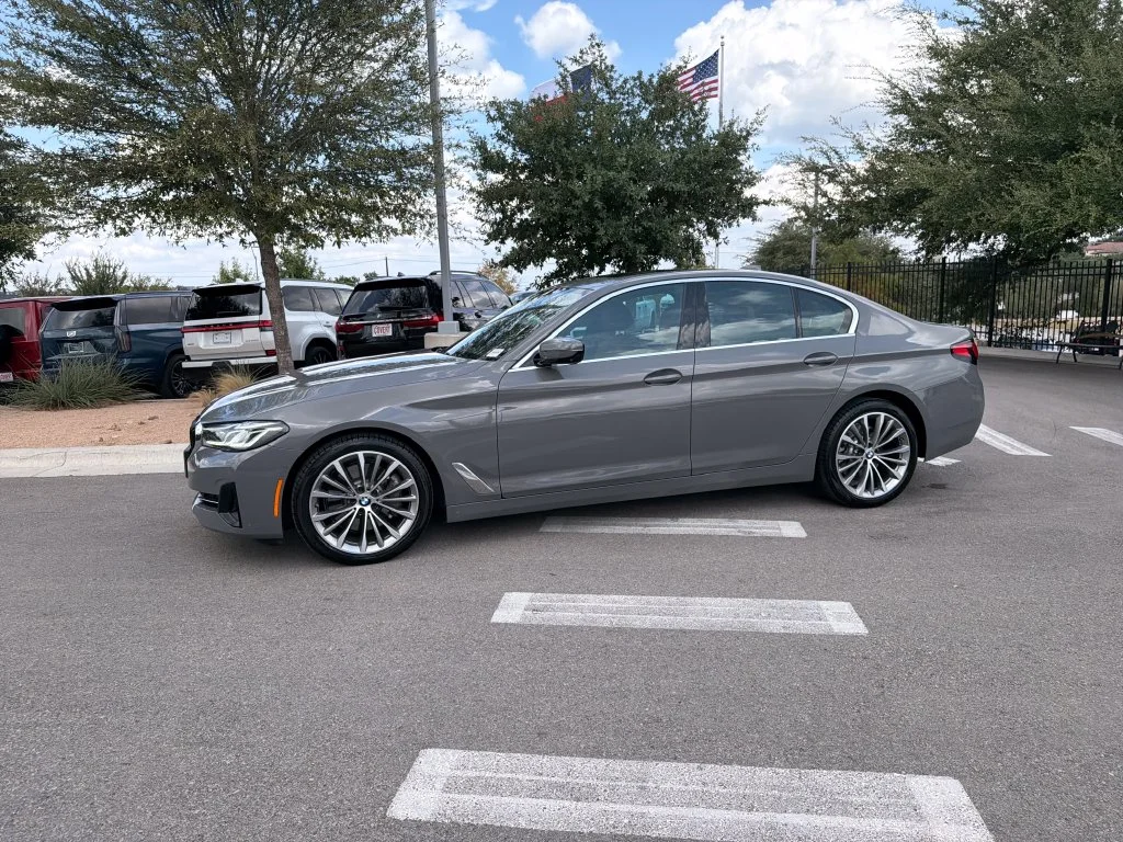 Used 2021 Gray BMW 530i image 4