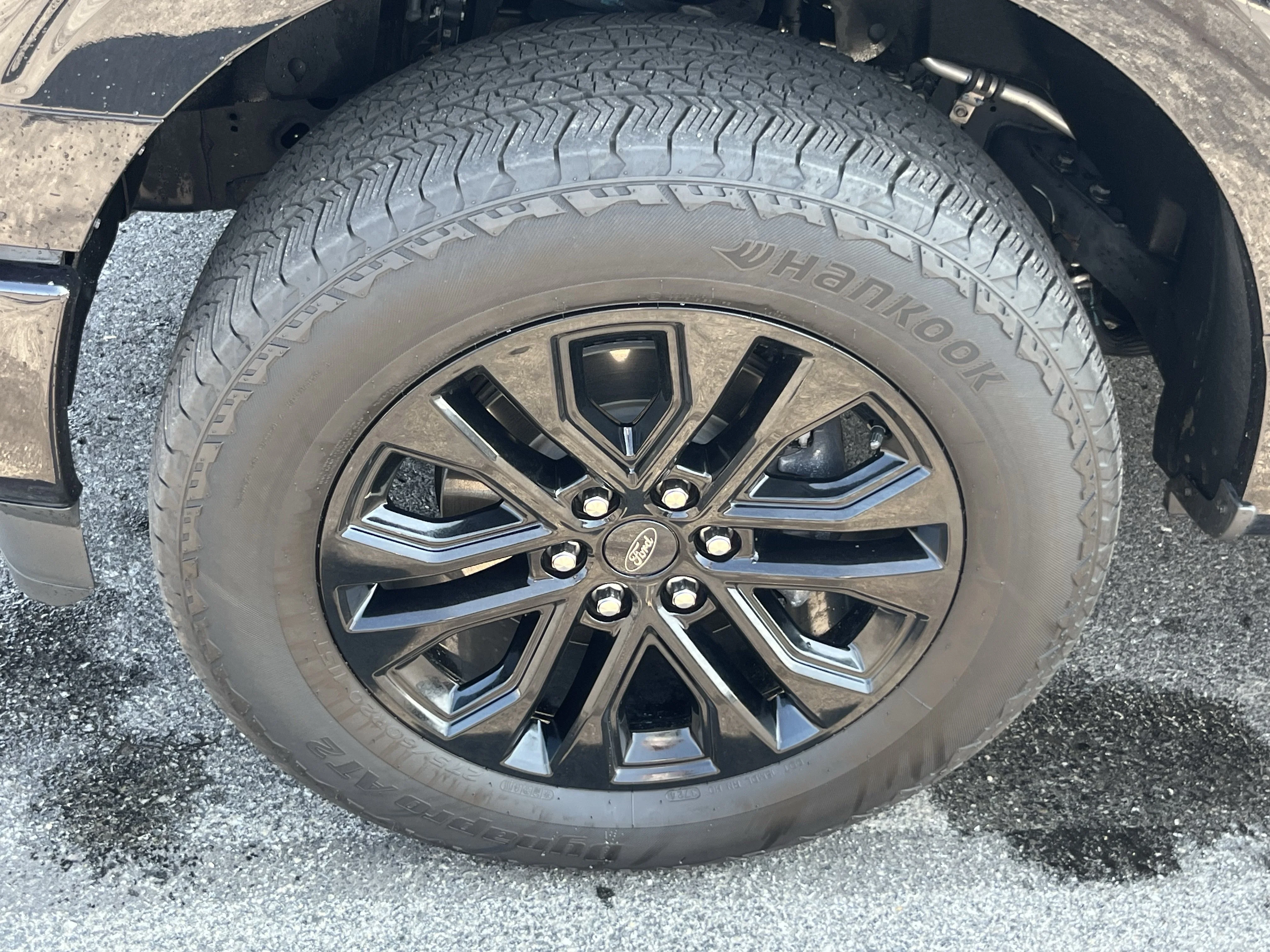 Used 2025 Black Metallic Ford Lariat image 13