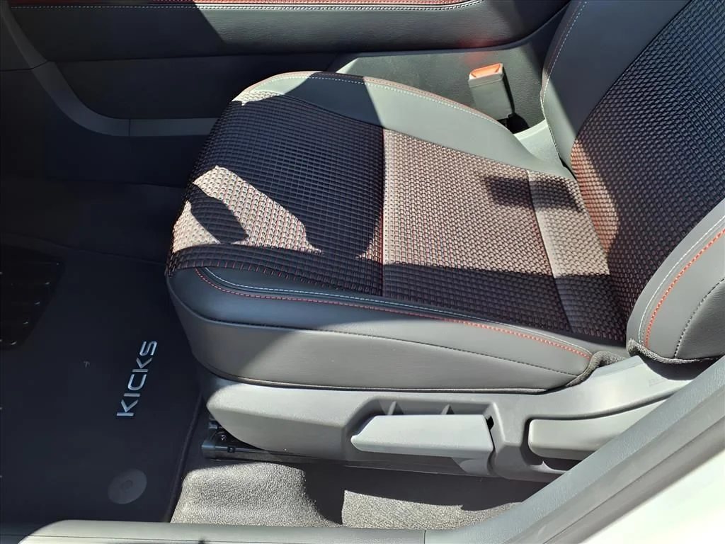 2025 Nissan Kicks SR AWD - Photo 16