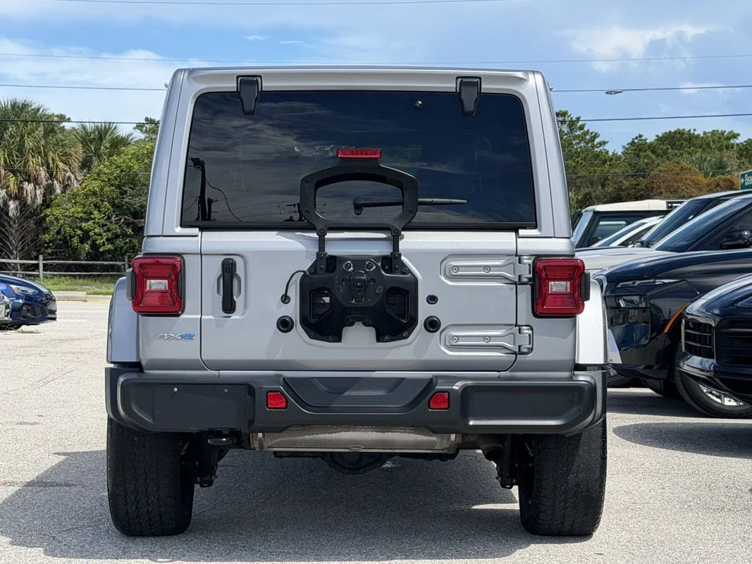 Used 2021  Jeep Unlimited Sahara image 5