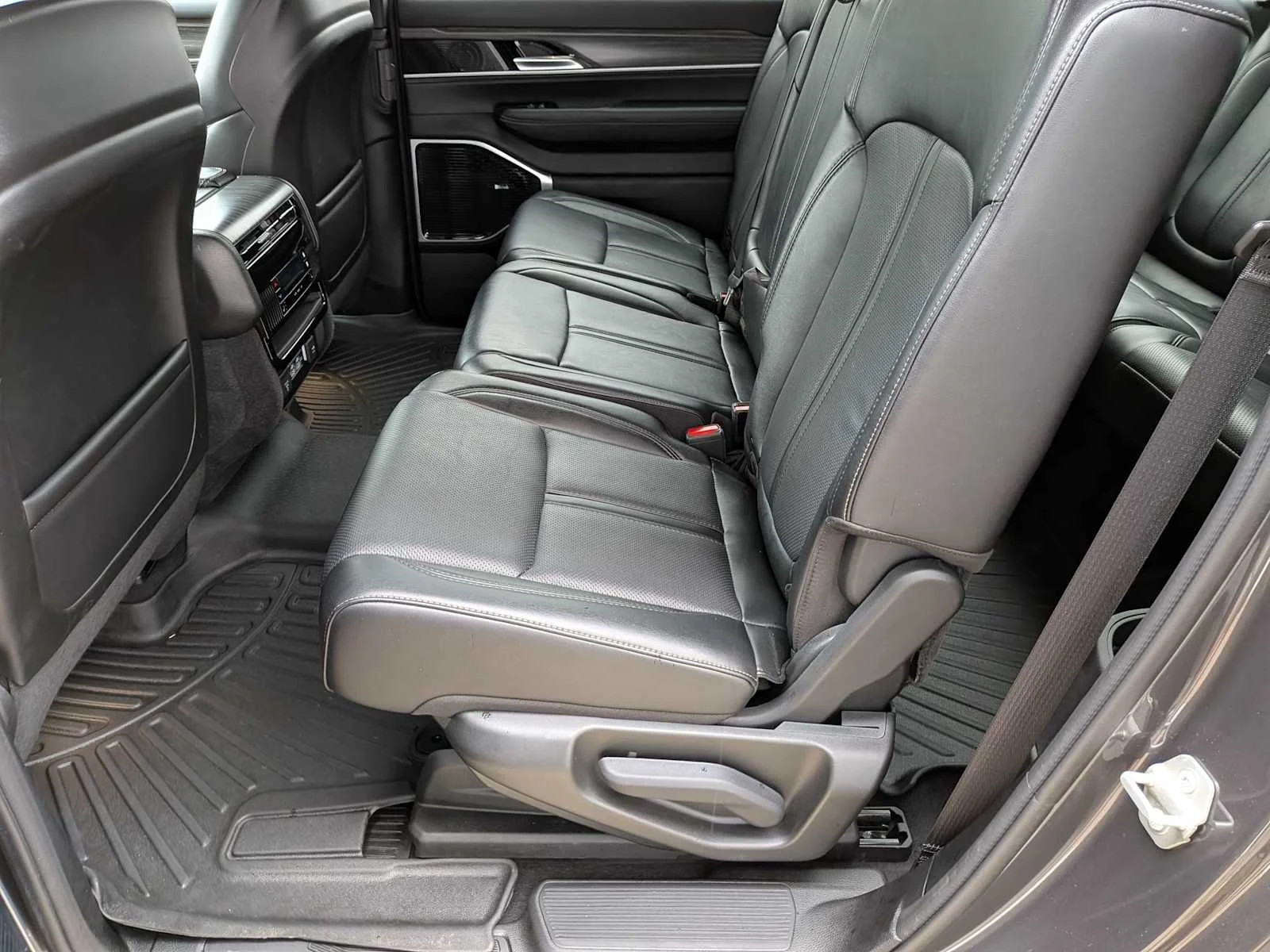 Used 2024  Jeep Series III image 23
