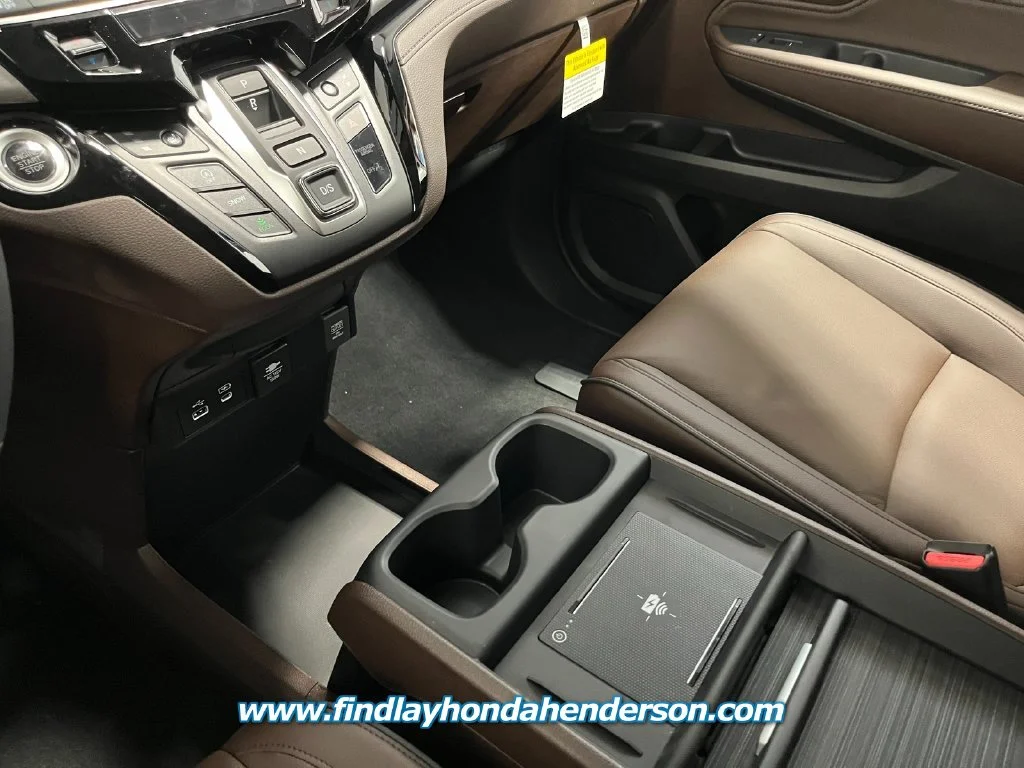 New 2027 Platinum White Pearl Honda Touring image 18